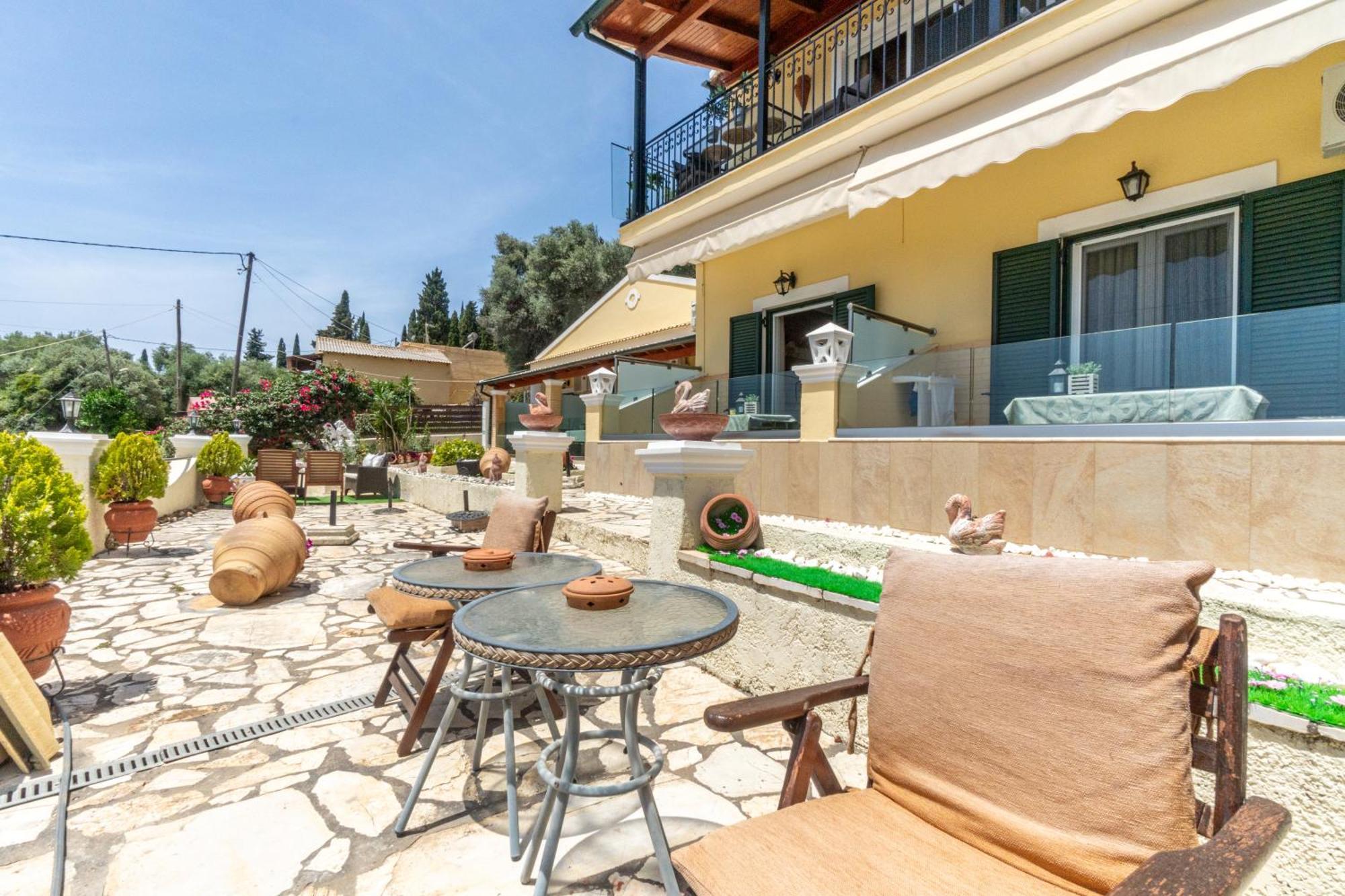 Angela Panorama Villa ปาเลโอกัสไตรซา ภายนอก รูปภาพ