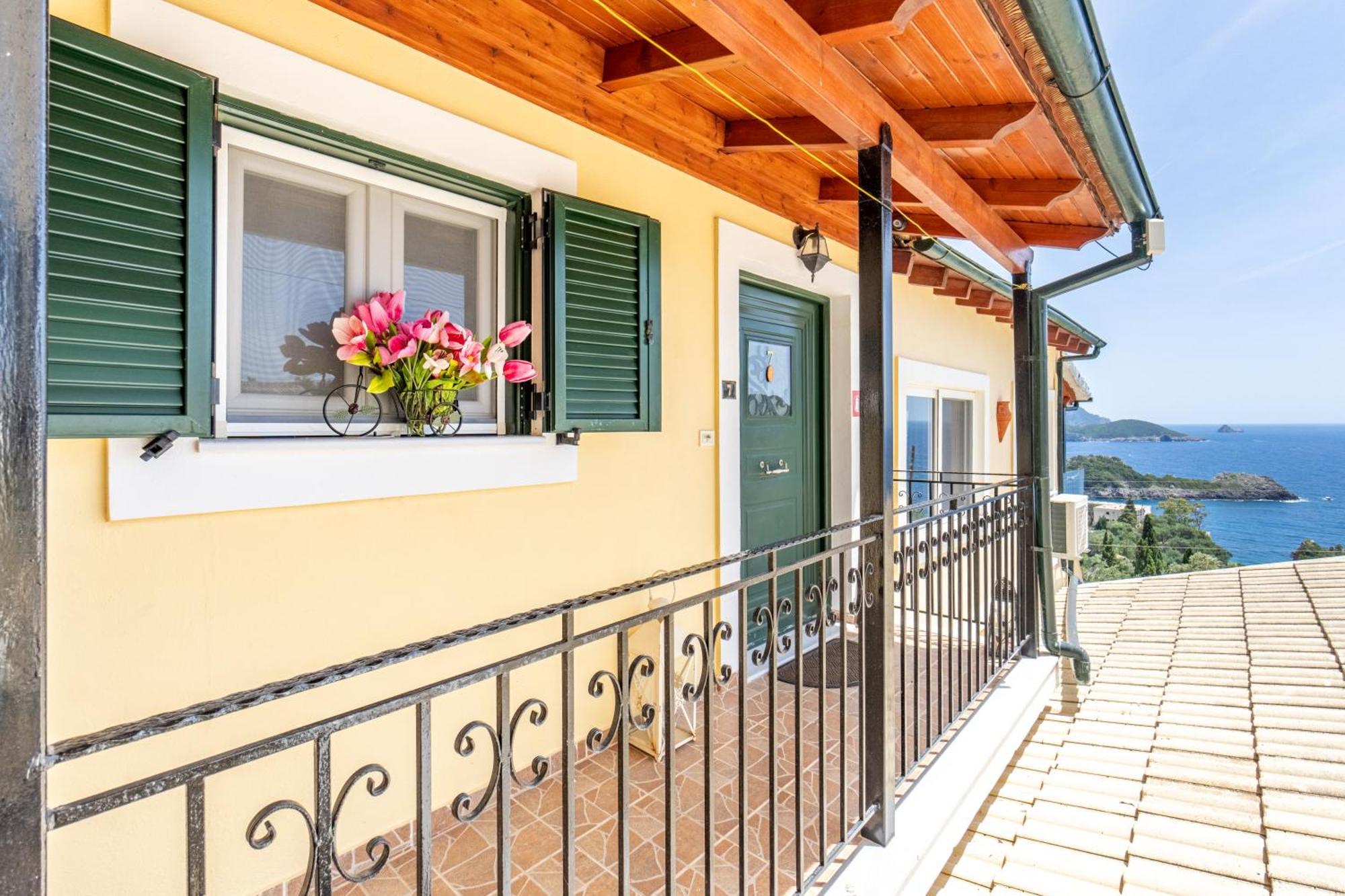 Angela Panorama Villa ปาเลโอกัสไตรซา ภายนอก รูปภาพ